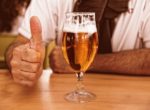 Ученые рассказали, что вреднее для сердца: запой по выходным или умеренная выпивка каждый день